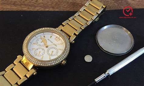 thay pin đồng hồ michael kors ở đâu|Hướng dẫn thay pin đồng hồ Michael Kors một cách đơn giản tại .